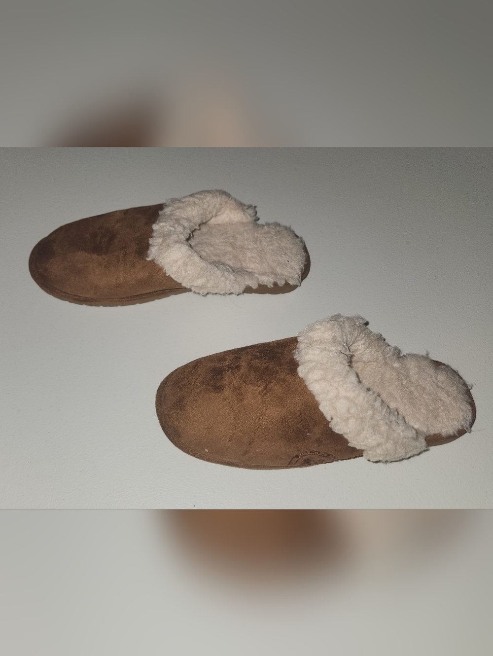 Doggers Women's Cozy Brown Faux-Suede Shearling Lined Slippers Size 9/10